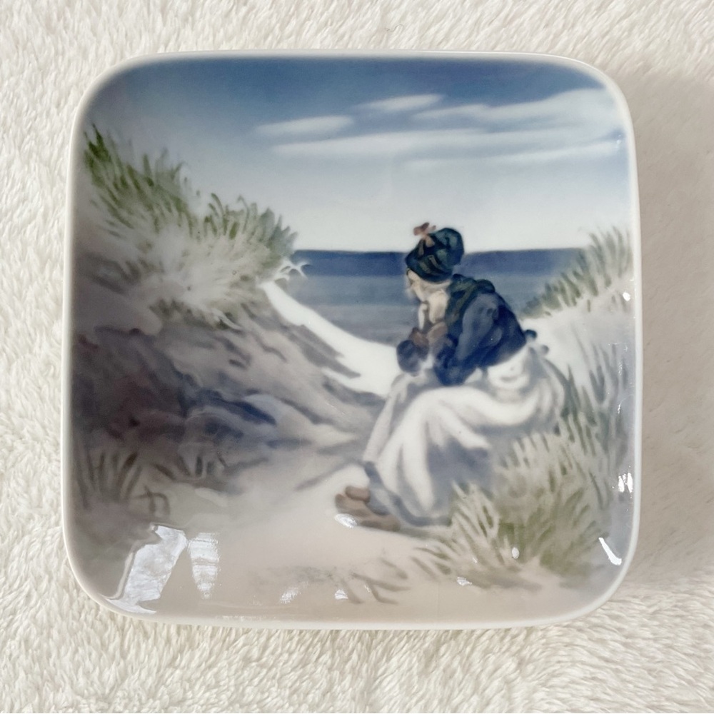 Royal Copenhagen Fano Tray Dish 4” Denmark Coastal Woman Vintage 1966